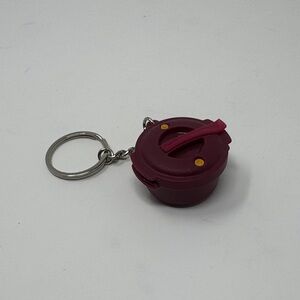 Tupperware Keychain Lid Opens